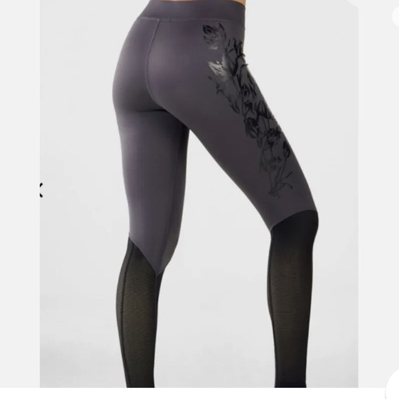 FABLETICS MID RISE ULTRA COOL FLORAL 7/8 LEGGINGS - Picture 1 of 5